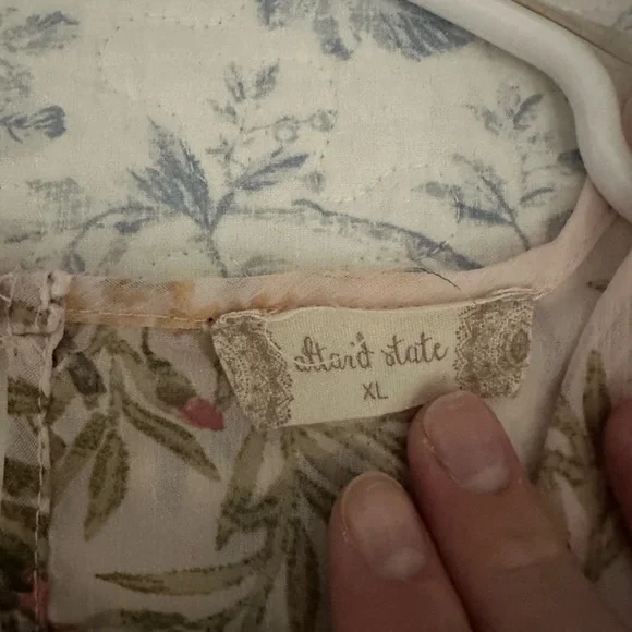 Floral V-Neck Romper - Picture 2 of 3